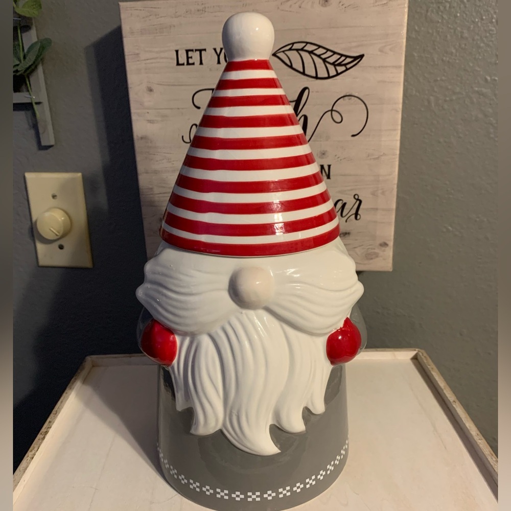 Gnome Cookie Jar - Picture 2 of 3